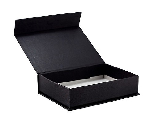Scatola regalo magnetica a forma quadrata fatta con carta