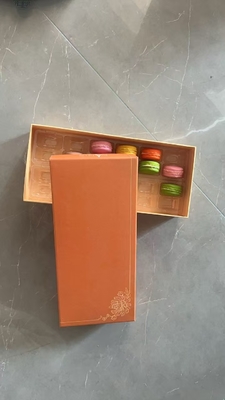 Confezione personalizzabile con scatola regalo da 24 macaroni