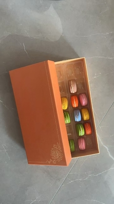 Confezione personalizzabile con scatola regalo da 24 macaroni