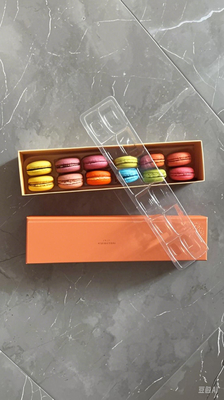 Imballaggio di maccheroni di plastica che protegge e presenta dolci dolci francesi con stile e comodità