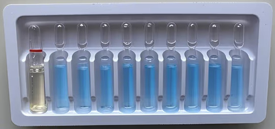 Vassoio per flaconcini in PET personalizzato per flaconcini per iniezione d'acqua da 1 ml a 10 ml, confezione del vassoio per flaconcini per farmaci personalizzato