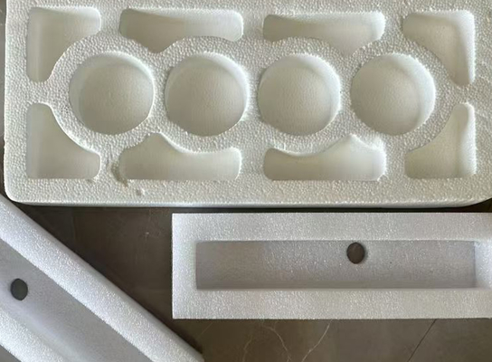 Imballaggio in plastica di polistirolo bianco con inserti di gomma EPS