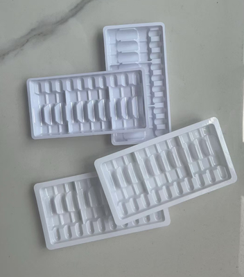 Produzione su misura di vassoi di plastica per flaconi da 10 dosi da 2 millilitri (vassoi PET), vassoi per bottiglie di ampule.