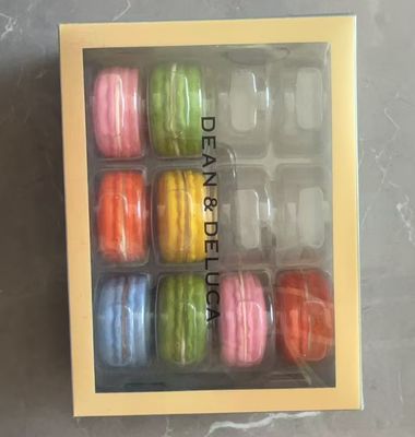 Imballaggio ecologico trasparente di macaroni con stampa personalizzata per lo stand e la scatola regalo