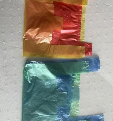 Sacchetto di plastica HDPE con alta resistenza agli urti riciclabile e logo personalizzato per lo shopping nei supermercati